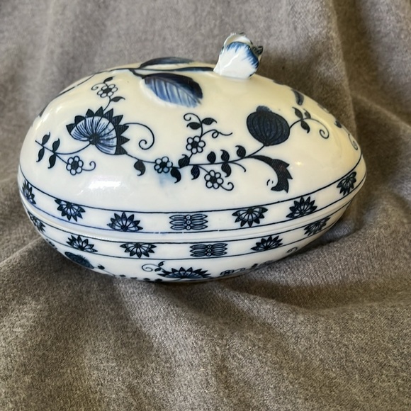 Vienna Woods Blue & White Fine China Oval Trinket Box - Picture 4 of 10